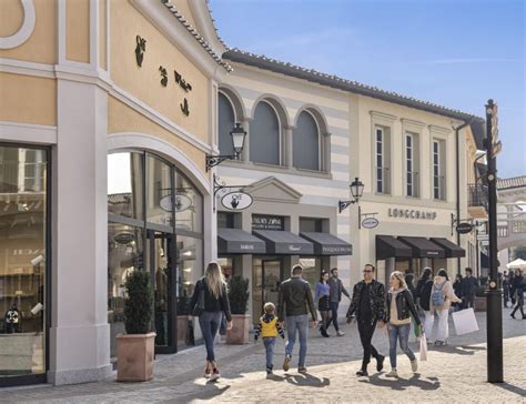 milan outlet shopping gucci|mcarthurglen serravalle.